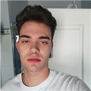 Llevo hablando inglés fluido desde que tenía 13 años. Siendo estudiante de la ESO u bachillerato no he bajado nunca del 9 sin estudiar apenas